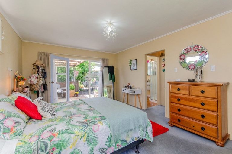 Photo of property in 9 Titoki Avenue, Mangere Bridge, Auckland, 2022