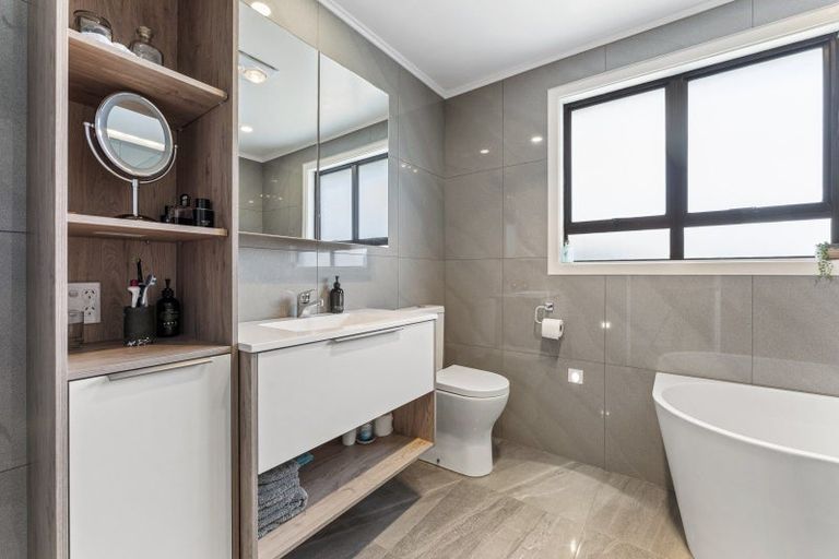 Photo of property in 19 Galway Avenue, Hokowhitu, Palmerston North, 4410