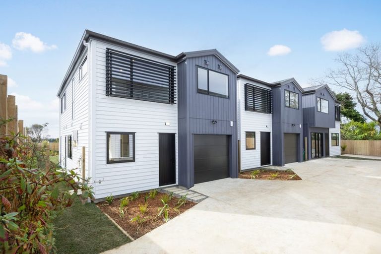 Photo of property in 12 Taupo Street, Green Bay, Auckland, 0604
