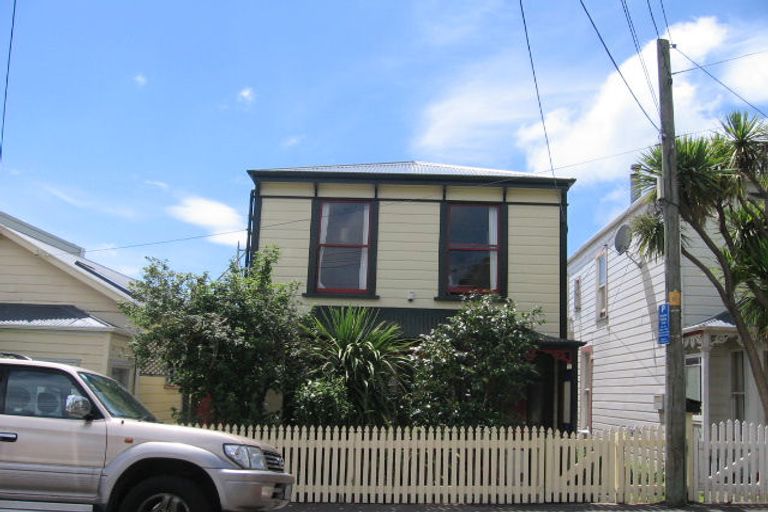 Photo of property in 17 Queen Street, Mount Victoria, Wellington, 6011