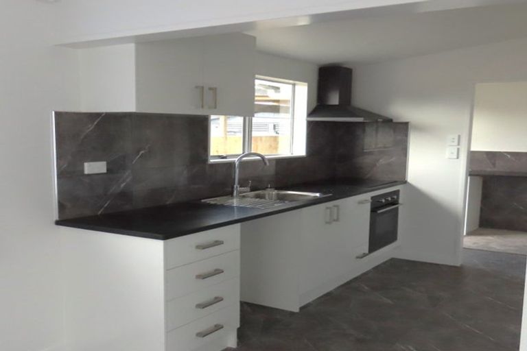 Photo of property in 77 Chichester Drive, Rosehill, Papakura, 2113