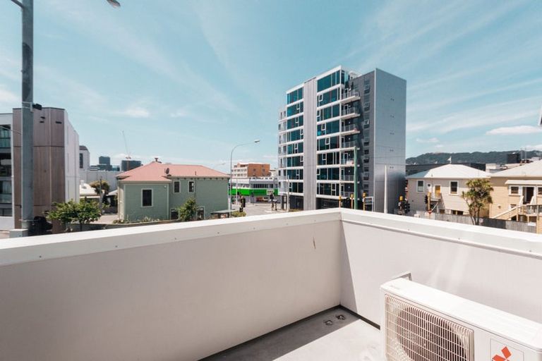 Photo of property in 35 Karo Drive, Te Aro, Wellington, 6011