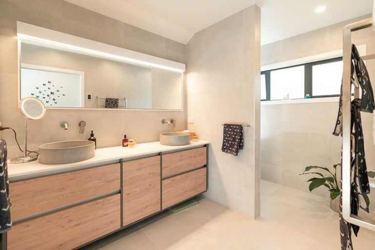 Photo of property in 14 Garden Road, Raumati Beach, Paraparaumu, 5032