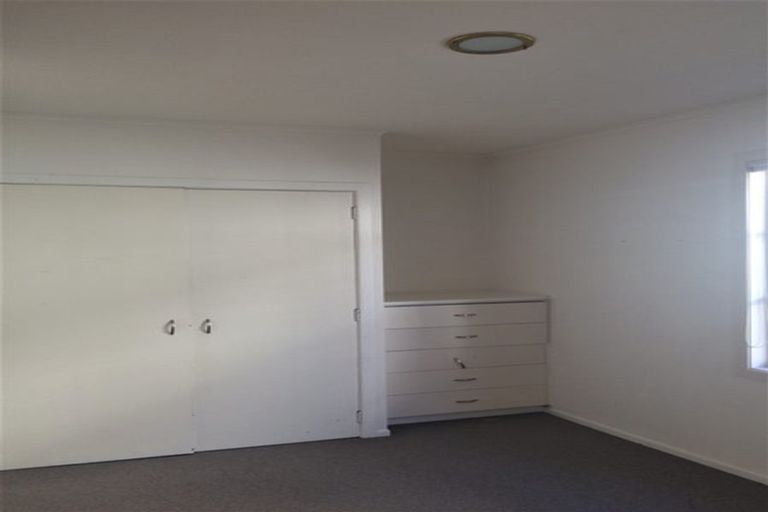 Photo of property in 23 Churchill Road, Murrays Bay, Auckland, 0630