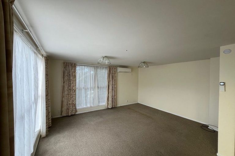 Photo of property in 109 Akaroa Drive, Maupuia, Wellington, 6022