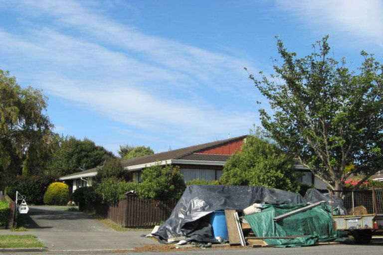 Photo of property in 2/56 Ambleside Drive, Burnside, Christchurch, 8053