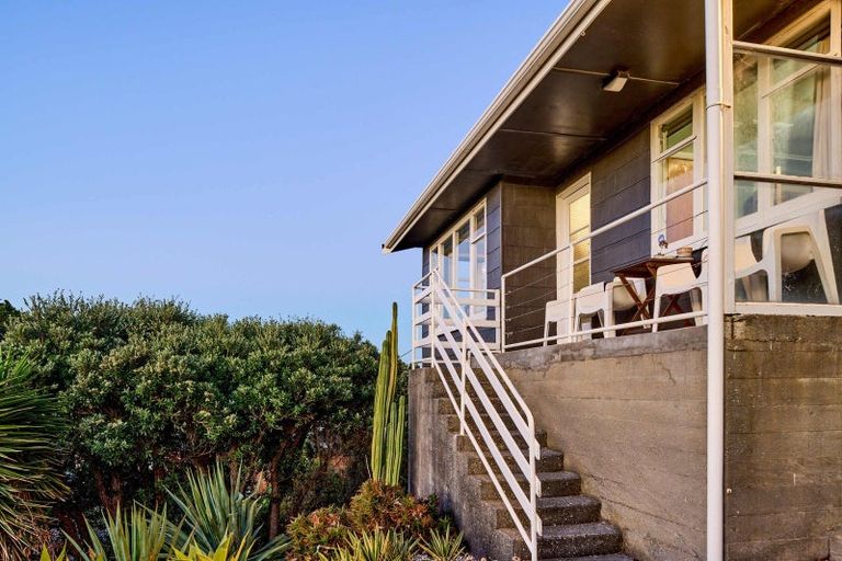 Photo of property in 52 Tutere Street, Waikanae Beach, Waikanae, 5036