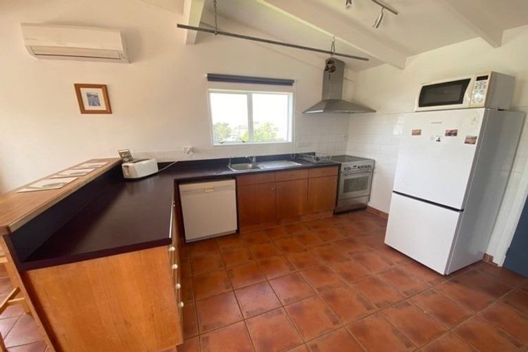 Photo of property in 104 Field Way, Waikanae Beach, Waikanae, 5036