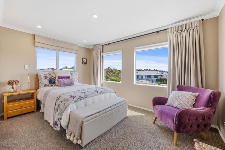 Photo of property in 3 Pounamu Place, Shelly Park, Auckland, 2014