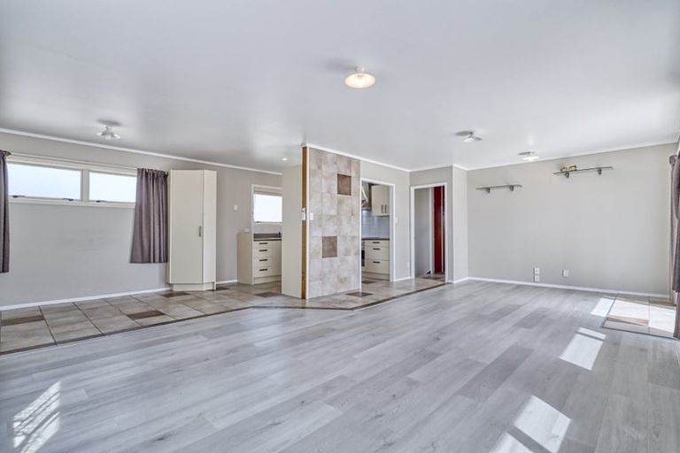 Photo of property in 46 Farquhar Road, Glendene, Auckland, 0602