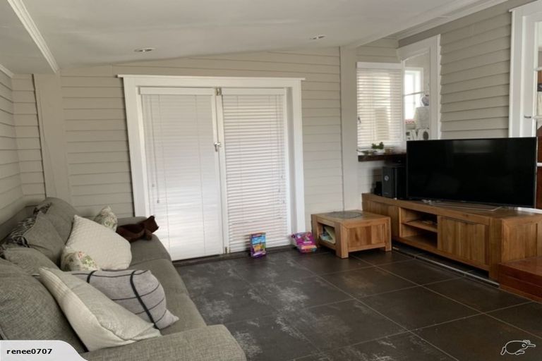 Photo of property in 1/130 Onewa Road, Northcote, Auckland, 0627