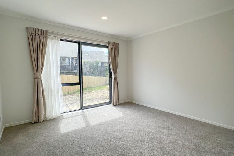 Photo of property in 98 Taikura Avenue, Red Beach, 0932