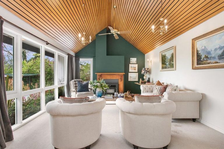 Photo of property in 30 Bryndwr Road, Fendalton, Christchurch, 8052