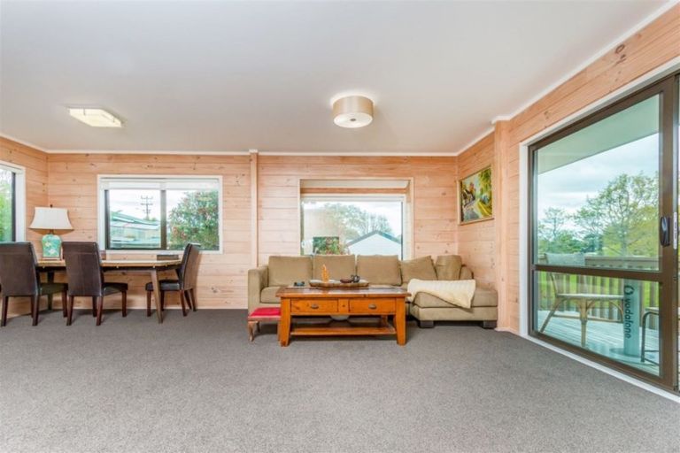 Photo of property in 1/27 St Leonards Road, Kelston, Auckland, 0602