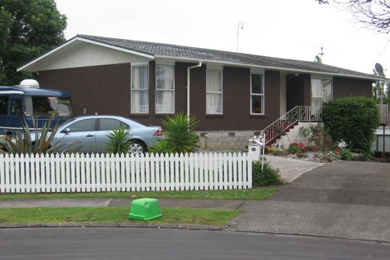 Photo of property in 1/15 Lynley Place, Pakuranga Heights, Auckland, 2010