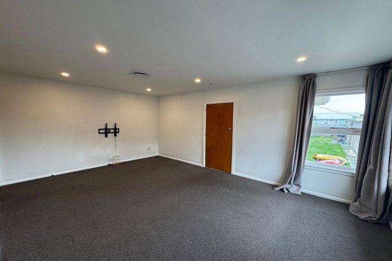 Photo of property in 73 Appleby Crescent, Burnside, Christchurch, 8053