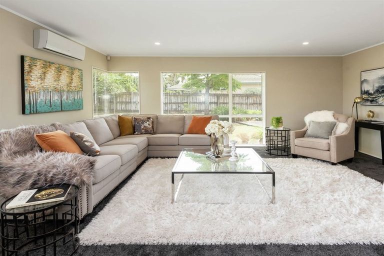 Photo of property in 27 Bard Place, Golflands, Auckland, 2013