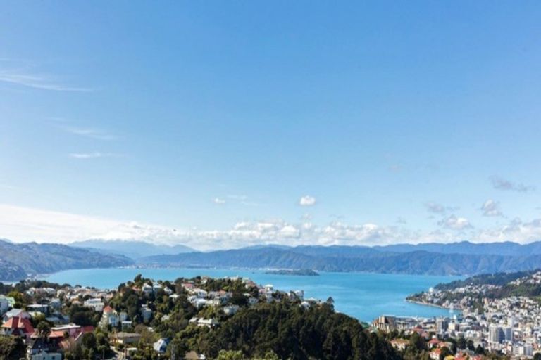 Photo of property in 17 Highbury Crescent, Highbury, Wellington, 6012