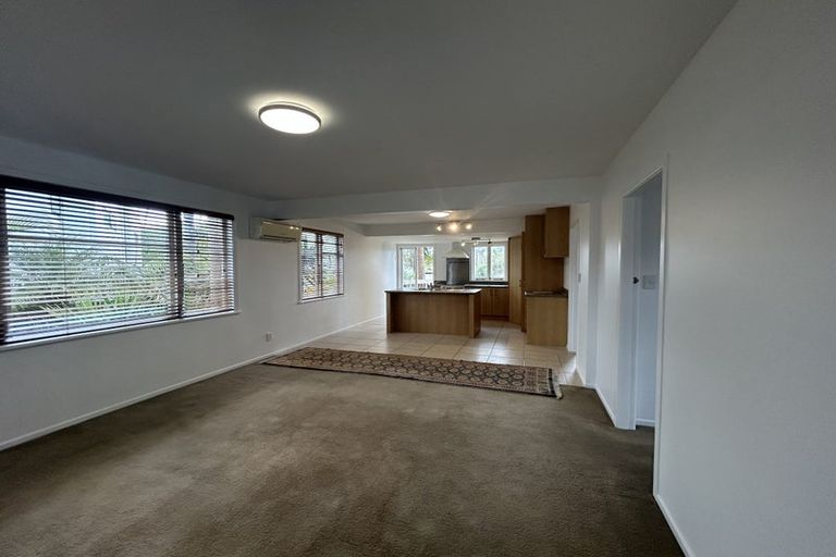 Photo of property in 1/7 Merton Avenue, Glenfield, Auckland, 0627