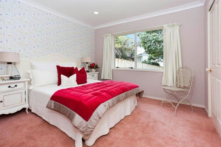 Photo of property in 28 Frank Nobilo Drive, Golflands, Auckland, 2013