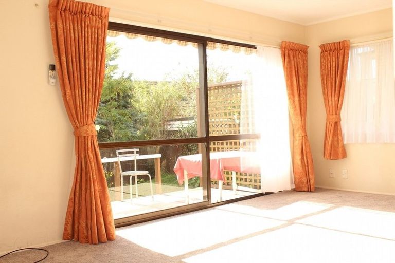 Photo of property in 2/79 Aberfeldy Avenue, Highland Park, Auckland, 2010