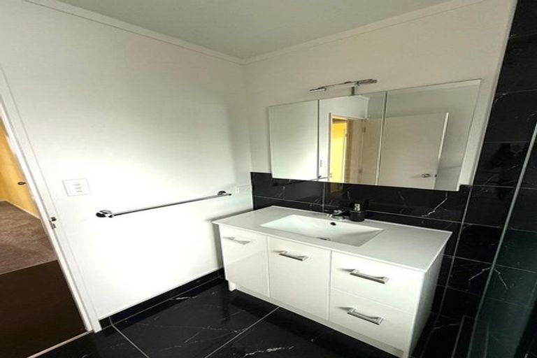 Photo of property in 32 Wai Iti Place, Clendon Park, Auckland, 2103