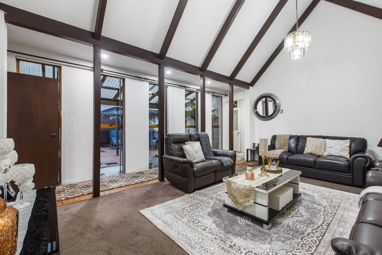 Photo of property in 18 Kohinoor Avenue, Mangere, Auckland, 2022