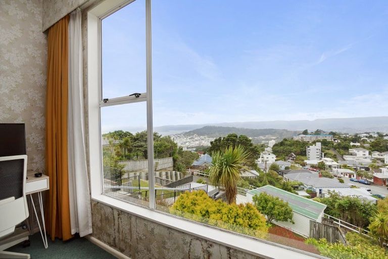 Photo of property in 9 Apuka Street, Brooklyn, Wellington, 6021