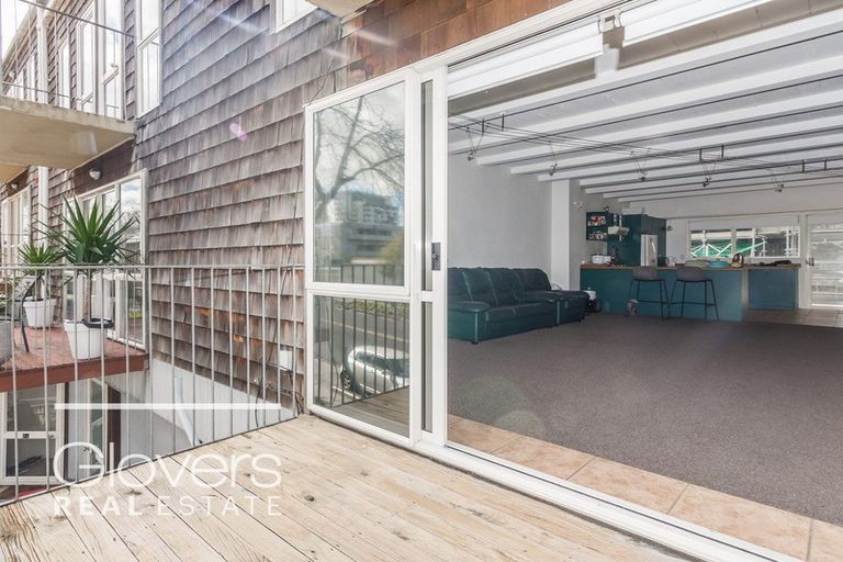 Photo of property in 10 Captain Scott Road, Glen Eden, Auckland, 0602