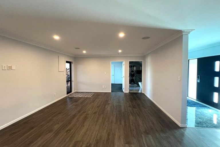 Photo of property in 15 Carn Place, Weymouth, Auckland, 2103