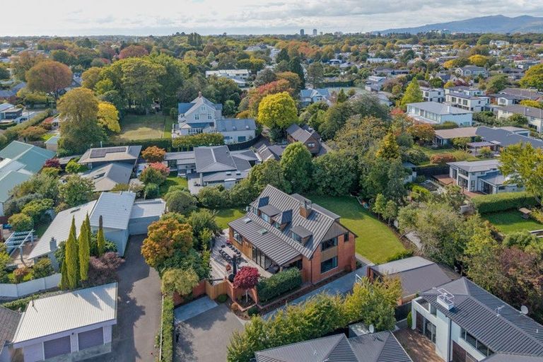 Photo of property in 66 Straven Road, Fendalton, Christchurch, 8014