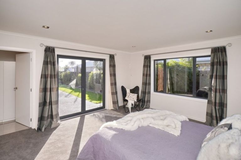 Photo of property in 46 Foresters Crescent, Parklands, Christchurch, 8083