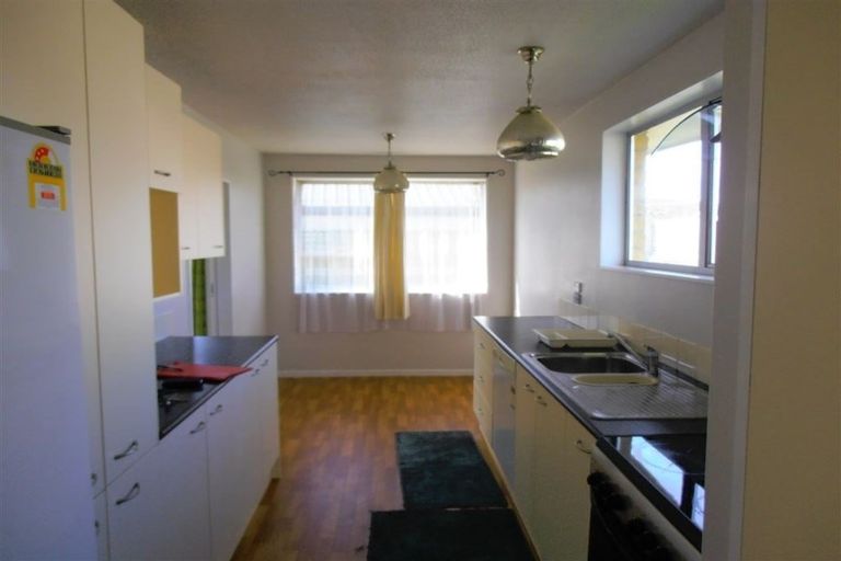 Photo of property in 18 Oakley Crescent, Hornby, Christchurch, 8042