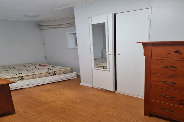 Photo of property in 15 Noeleen Street, Glenfield, Auckland, 0629