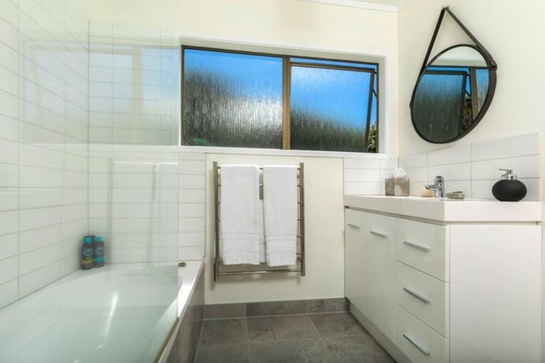 Photo of property in 34a Glenelg Road, Red Beach, 0932