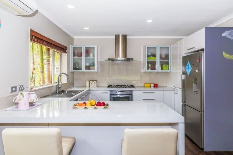 Photo of property in 31 Kate Sheppard Avenue, Torbay, Auckland, 0630