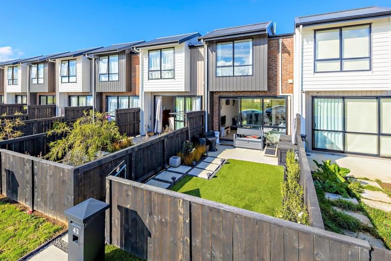 Photo of property in 43 Walsh Road, Papakura, 2110