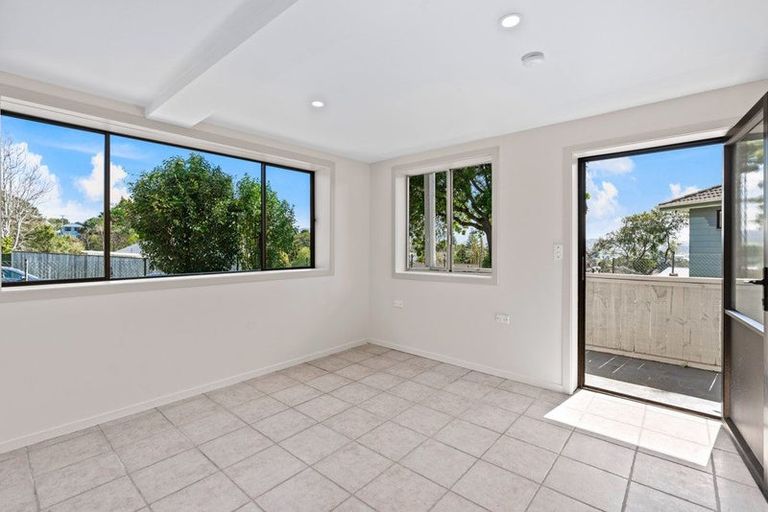 Photo of property in 9 Sungrove Rise, Sunnyvale, Auckland, 0612