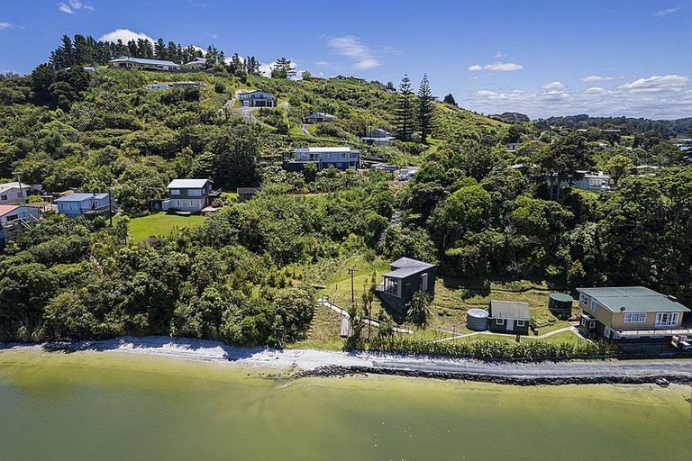 Photo of property in 2 High Street, Pahi, Paparoa, 0571