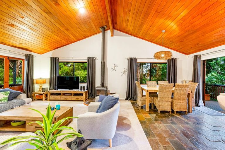 Photo of property in 84 Mountain Road, Henderson Valley, Auckland, 0612