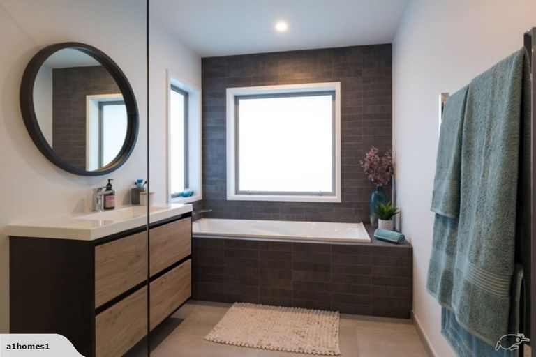 Photo of property in 13 Podgora Avenue, Kumeu, 0810