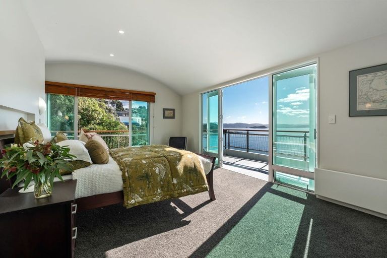 Photo of property in 365 Karaka Bay Road, Karaka Bays, Wellington, 6022