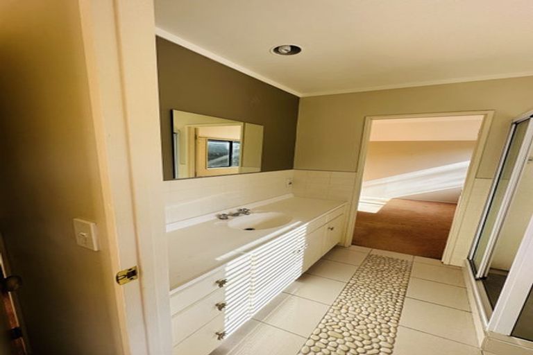 Photo of property in 2/32 Centorian Drive, Windsor Park, Auckland, 0632