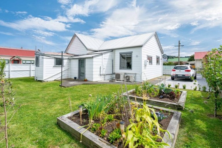 Photo of property in 41 Bathgate Street, South Dunedin, Dunedin, 9012
