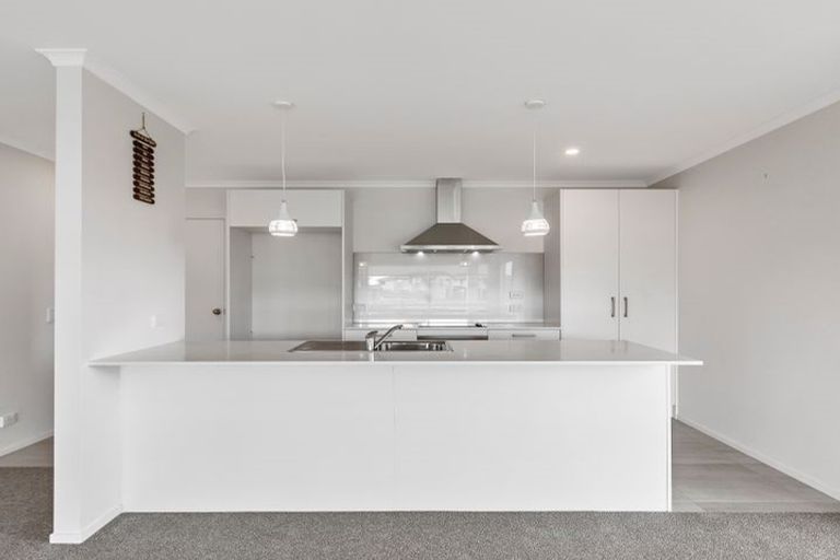 Photo of property in 12 Huke Lane, Takanini, 2112