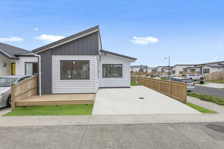 Photo of property in 27 Combat Street, Papakura, 2110