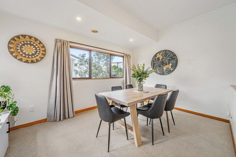 Photo of property in 16a Parklands Drive, Karori, Wellington, 6012