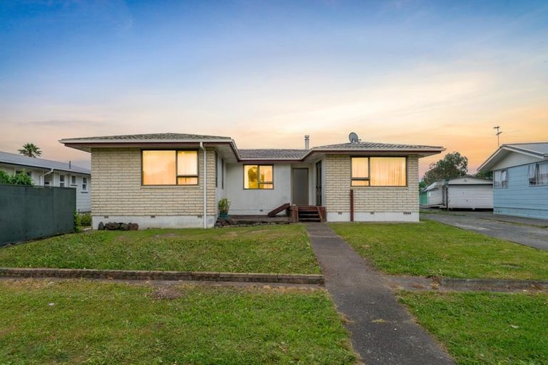 Photo of property in 11 Cargill Street, Papakura, 2110
