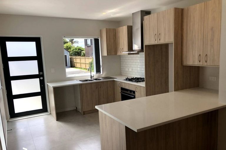 Photo of property in 6 Riroriro Close, Papakura, 2110