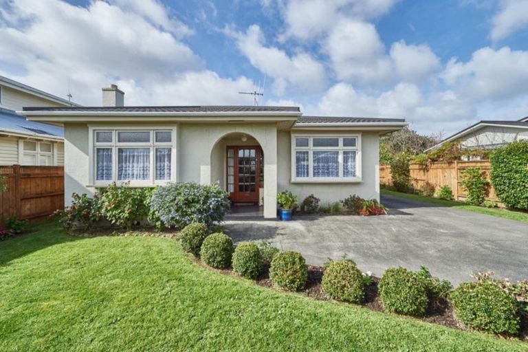 Photo of property in 34 Dahlia Street, Palmerston North, 4410